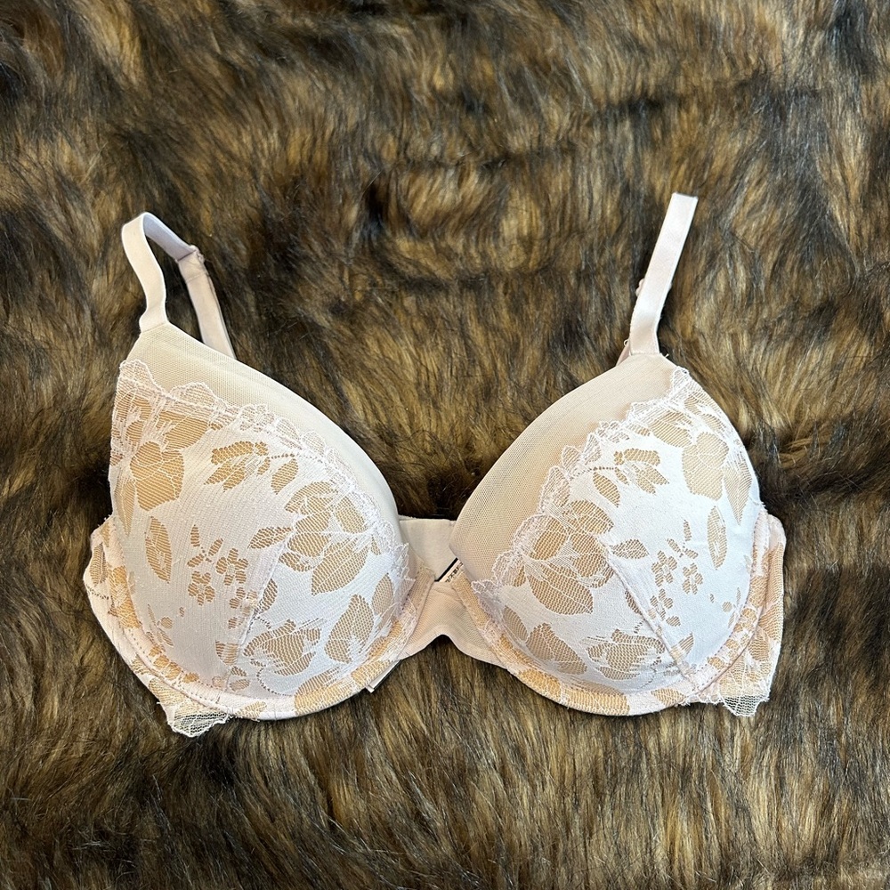 Victoria's Secret Cream Lace Bra with Underwire Support
